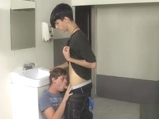 Slim teenies fuck in school