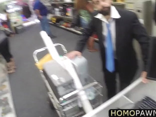 Jobless dude sells his office stuffs and receivess a deepthroat