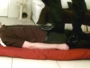 Boyfriend suit shoe trample