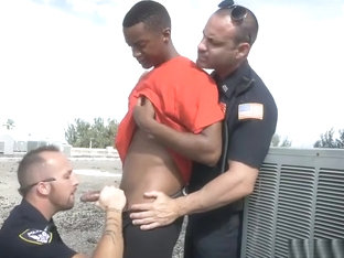 Suspect gets to fuck the police