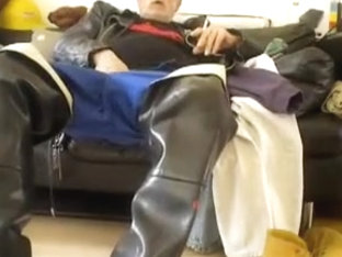 nlboots - climbing into my rubber hevea waders
