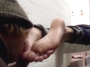 18yr old Sk8erBoi Foot Worshipped