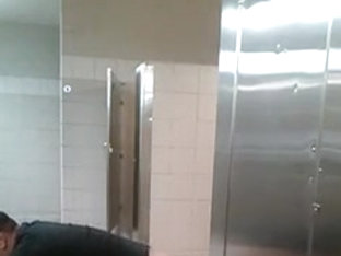 Dildo in Restarea.