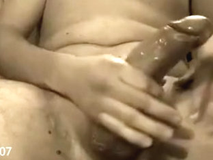 Oil massage with nice cumshot