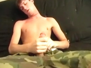 Hottie knetet sein fettes Teil
